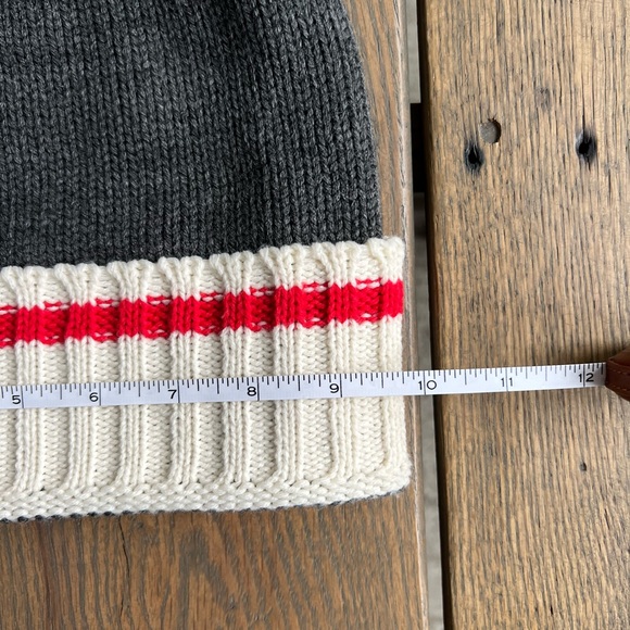 Knit Winter Hat with pompom - brand new - Picture 6 of 6